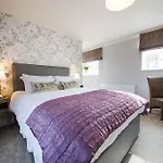 The Hare And Hounds, Penzion 4*