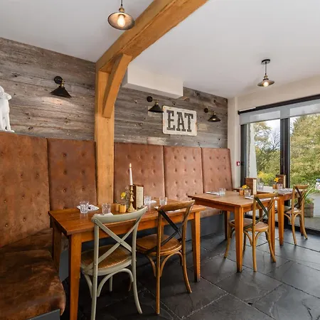 Inn The Hare And Hounds, 4*