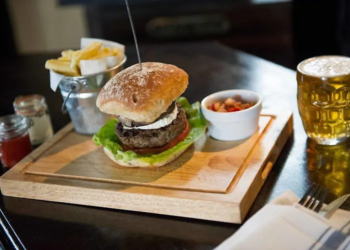 The Hare And Hounds, 4*