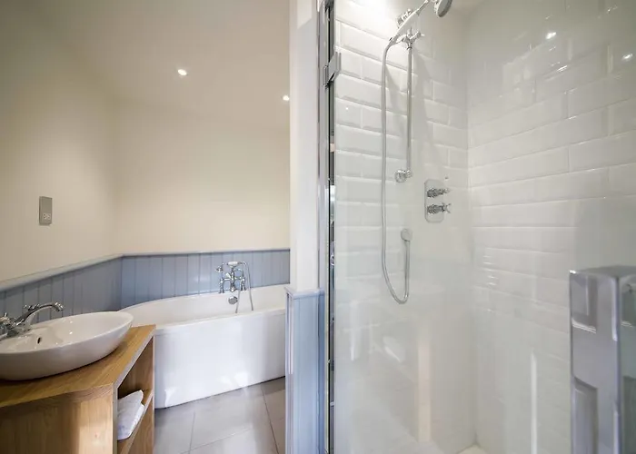 The Hare And Hounds, 4* Levens