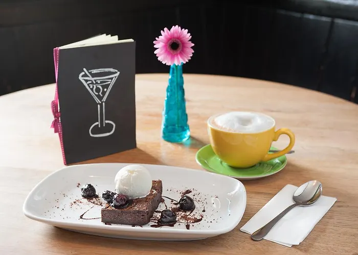 The Hare And Hounds, Inn