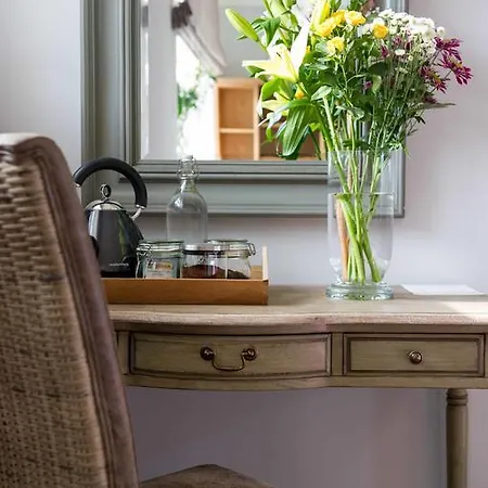 The Hare And Hounds, 4*