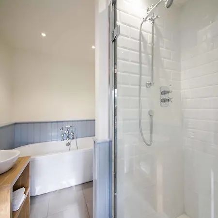 The Hare And Hounds, 4* Levens