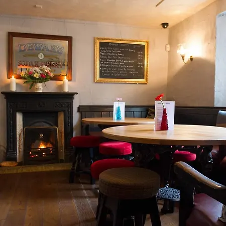 The Hare And Hounds, Värdshus Levens