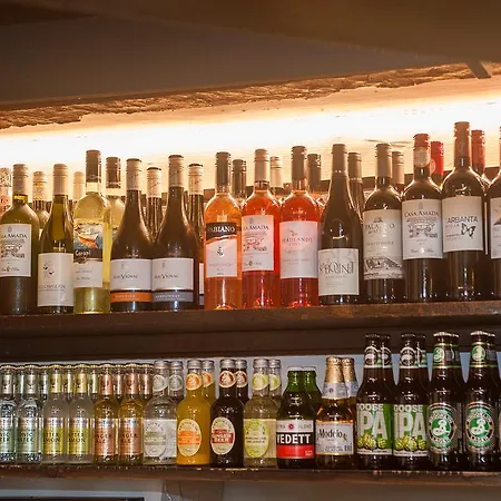 The Hare And Hounds, 4*