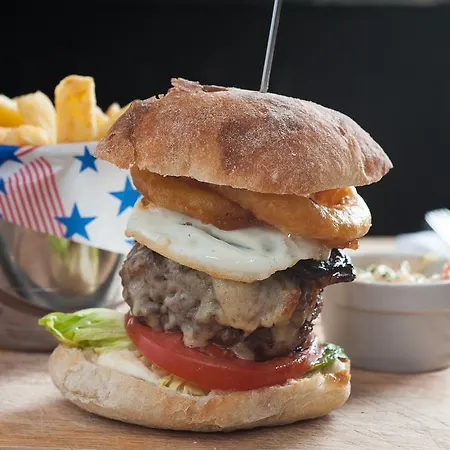 The Hare And Hounds, Värdshus 4*