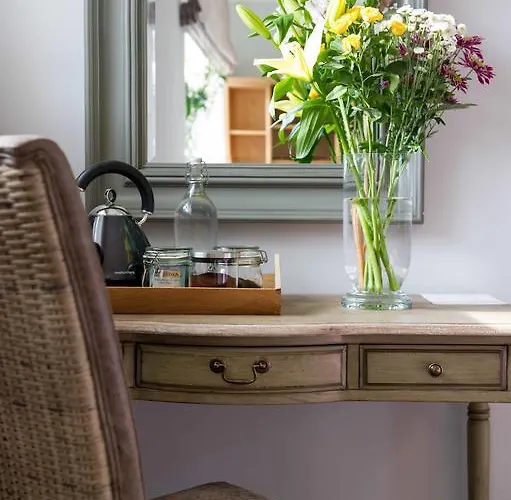 The Hare And Hounds, 4*